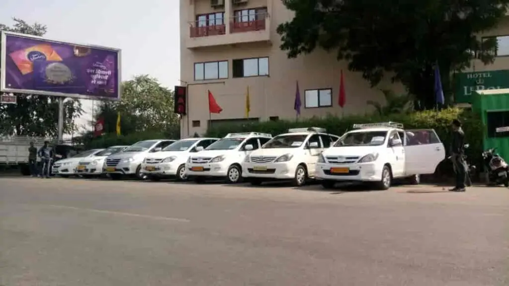 Udaipur Sightseeing Taxi Service: 6 Must-Visit Places for a Perfect Trip